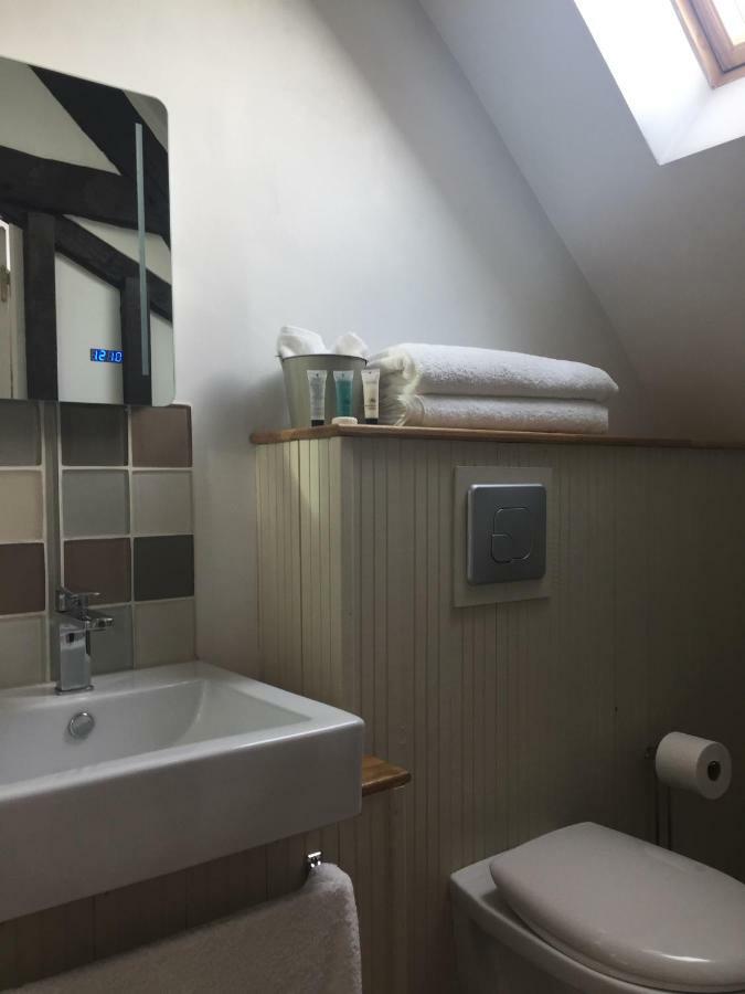 No 3 Route De Lingramiere Bed & Breakfast La Ferte-Mace Екстериор снимка
