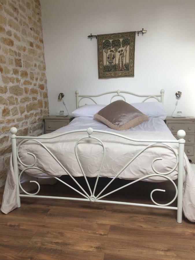 No 3 Route De Lingramiere Bed & Breakfast La Ferte-Mace Екстериор снимка