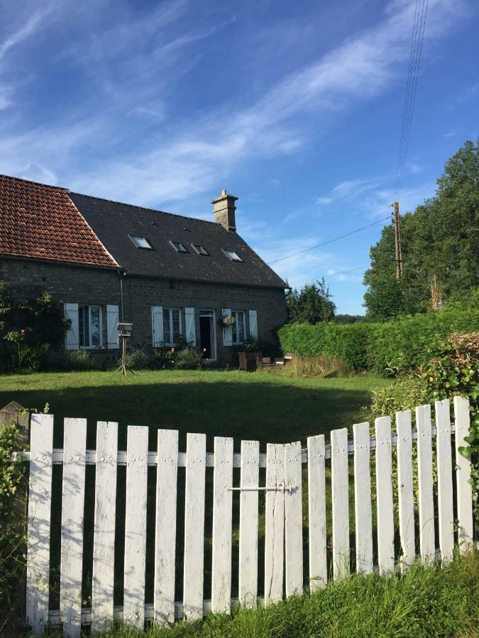 No 3 Route De Lingramiere Bed & Breakfast La Ferte-Mace Екстериор снимка