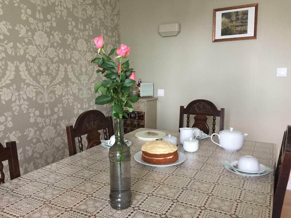 No 3 Route De Lingramiere Bed & Breakfast La Ferte-Mace Екстериор снимка